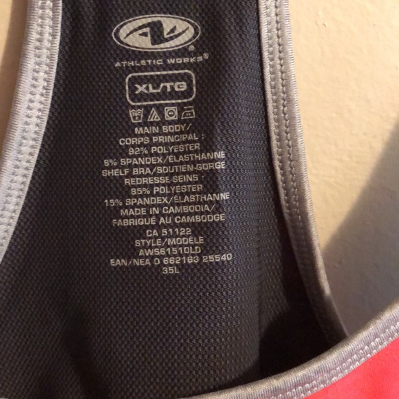 Work out top with build in support - Picture 2 of 2